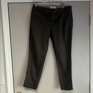 Joie women’s  Straight-Leg Pants Olive. Can be worn with small cuff.